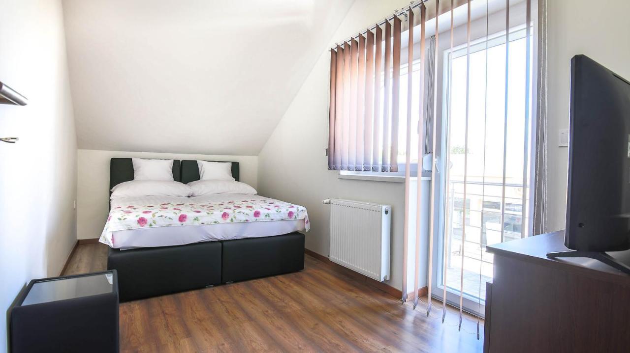 White Apartman Siofok Ngoại thất bức ảnh
