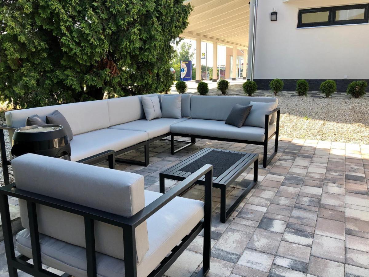 White Apartman Siofok Ngoại thất bức ảnh