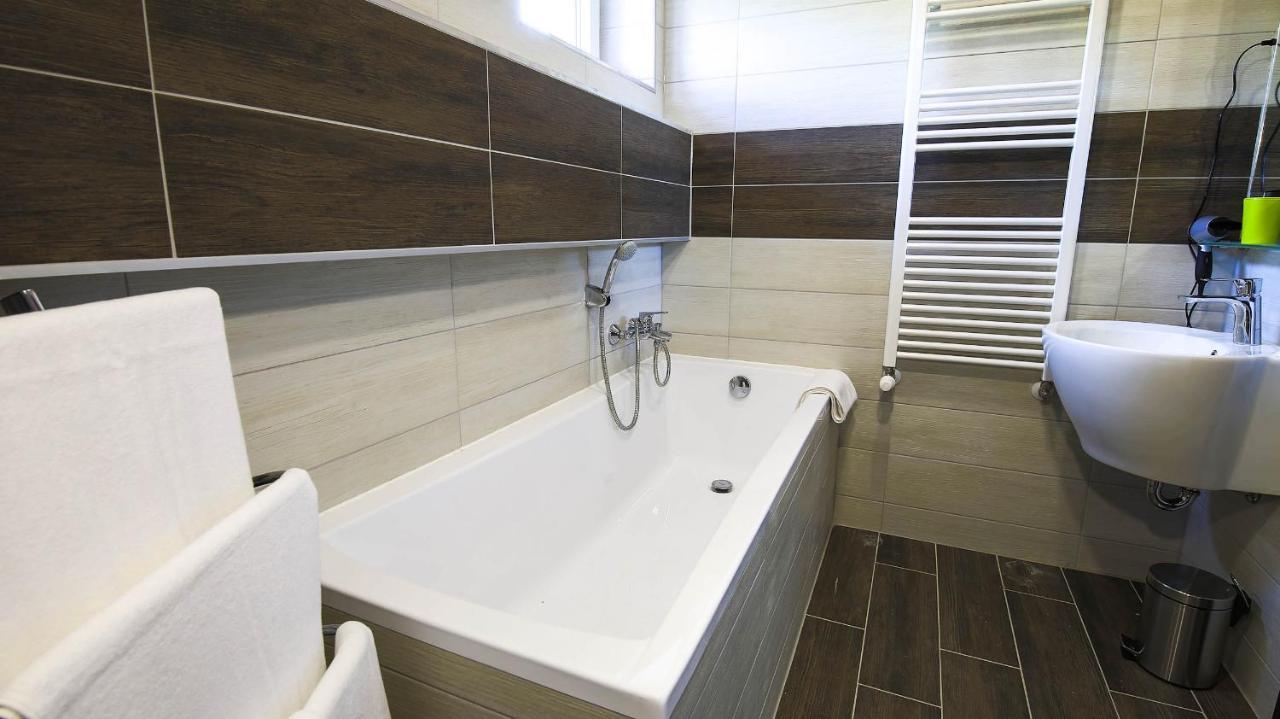 White Apartman Siofok Ngoại thất bức ảnh